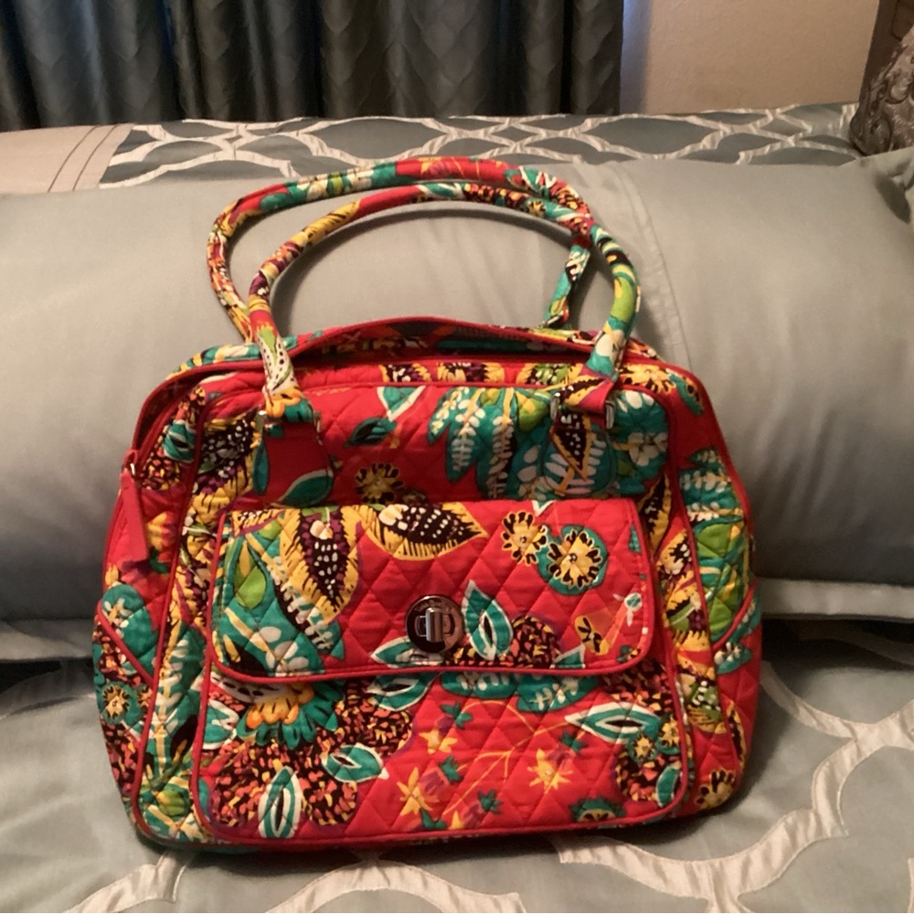 Retired style Vera Bradley handbag and matching wallet in EUC. Only carried once